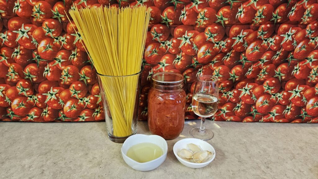 this photo shows the ingredients for pasta with olive oil, garlic and tomatoes