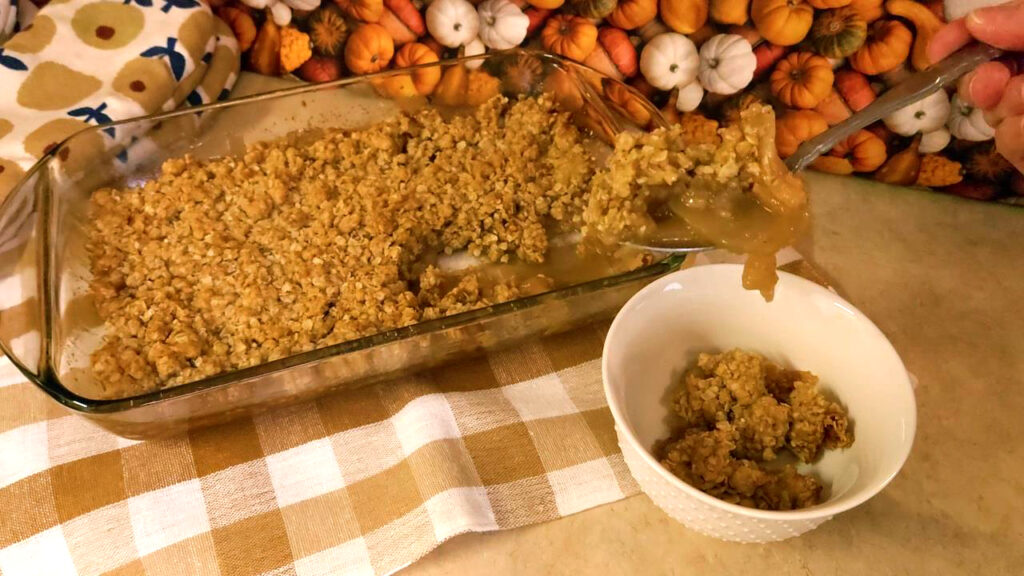 how to make apple crisp with oats serving the warm apple crisp